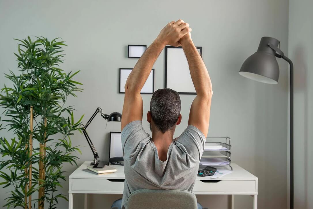 ورزش در محل کار پشت میز