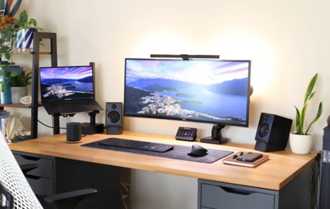 نکاتی برای راه‌اندازی میز با مانیتور و لپ‌تاپ